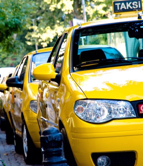 Papier peint  Taxis dans une rue calme