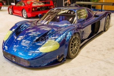 Papier peint  TORONTO-FÉVRIER 15: Exposition de la Maserati MC 12 Corsa lors du Salon international de l'auto de Toronto 2013. Le spectacle arrive 40 ans, cette 2013.