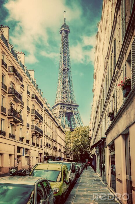 Papier peint  Tour Eiffel vu de la rue à Paris, France. Cru