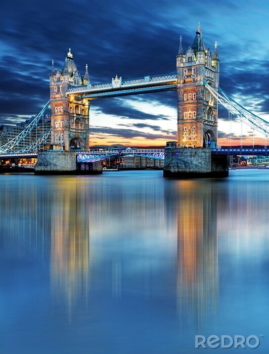 Papier peint  Tower Bridge in London, UK, by night