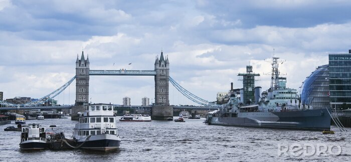 Papier peint  Tower Bridge sur fond du ciel