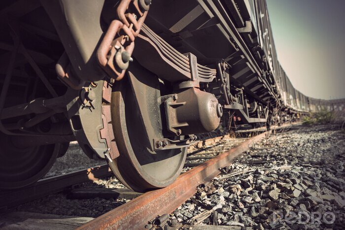 Papier peint  Train 3D sur une voie ferrée rouillée