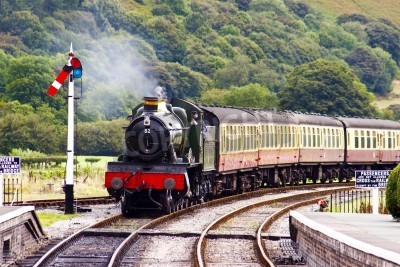 Papier peint  Train à vapeur paysage de montagnes