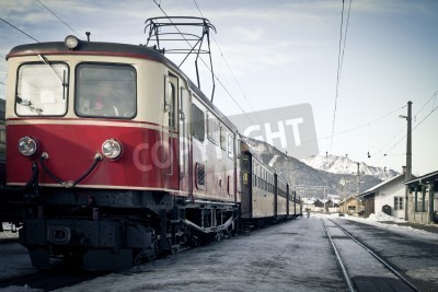 Papier peint  Train en gare dans les montagnes