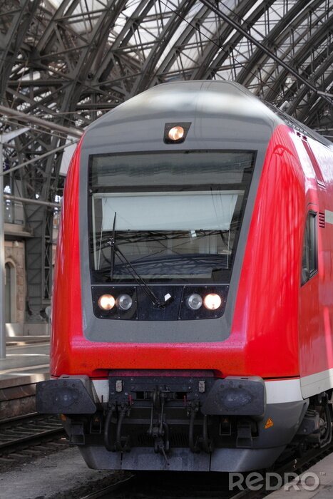 Papier peint  Train moderne rouge en gare