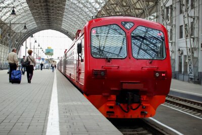 Papier peint  Train moderne rouge sur le quai