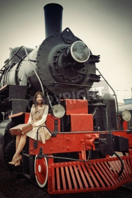 Papier peint  Train rétro noir avec une femme