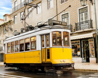 Papier peint  tramway classique jaune de Lisbonne, Portugal