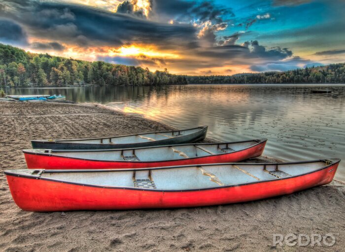 Papier peint  Trois canots bord d'un lac