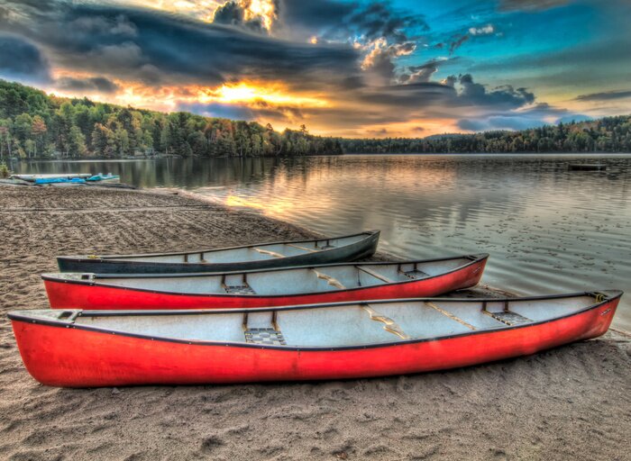 Papier peint  Trois canots bord d'un lac