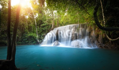 Papier peint  Tropiques et nature près d'une chute d'eau
