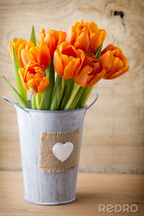 Papier peint  Tulipes jaune foncé dans un seau