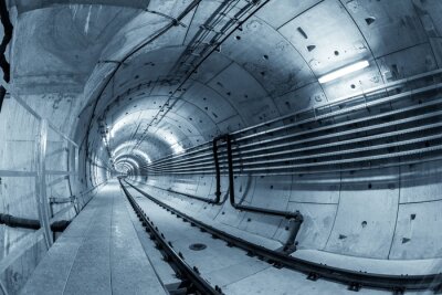Tunnel en béton avec des câbles