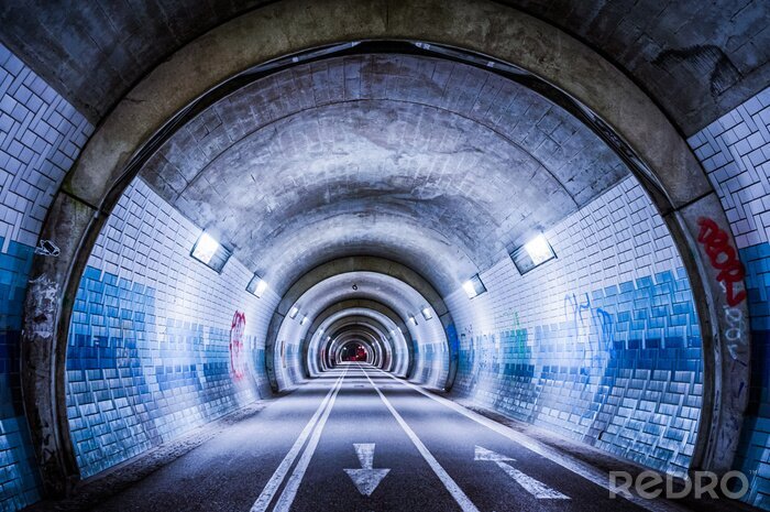Papier peint  Tunnel en ville avec une mosaïque