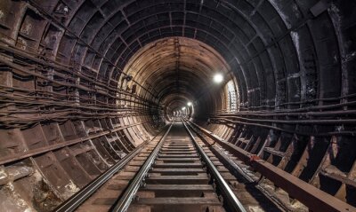 Tunnel ferroviaire sombre 3d