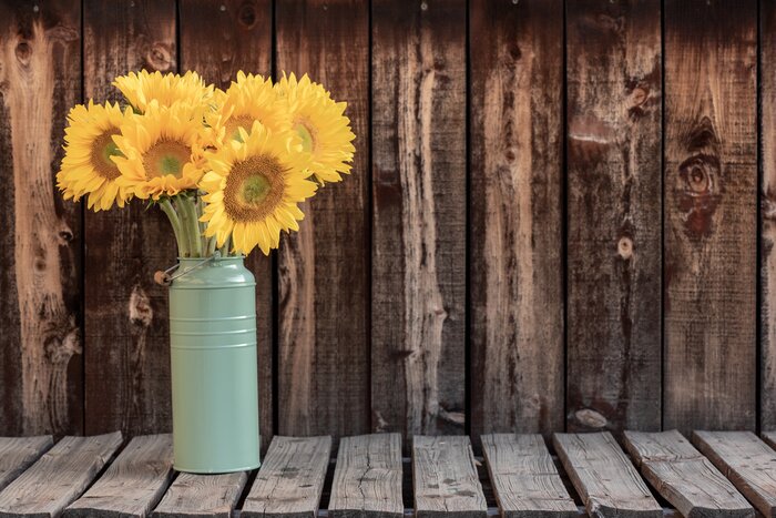Papier peint  Un bouquet de tournesols sur un fond en bois