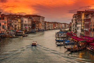 Papier peint  Un ciel rouge au-dessus de Venise