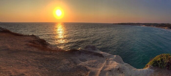 Papier peint  Un doux lever de soleil sur la mer