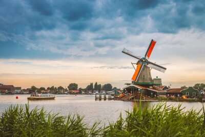 Papier peint  Un moulin aux environs d'Amsterdam