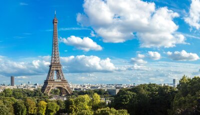 Une journée de soleil et la Tour Eiffel