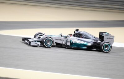 Papier peint  Une Mercedes F1