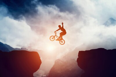 Vélo BMX et sauts sur les rochers