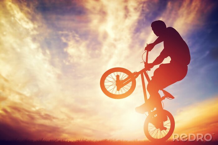 Papier peint  Vélo BMX et un homme au coucher de soleil