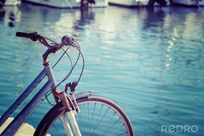 Papier peint  Vélo près de l'eau