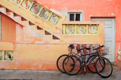 Papier peint  Vélos et murs pastels