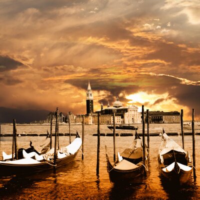 Papier peint  Venise avec un ciel dramatique en arrière-plan