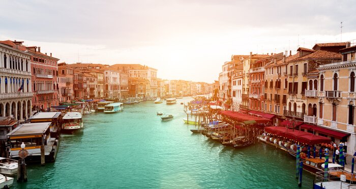 Papier peint  Venise avec un soleil clair en arrière-plan
