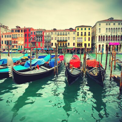 Papier peint  Venise et ses gondoles colorées