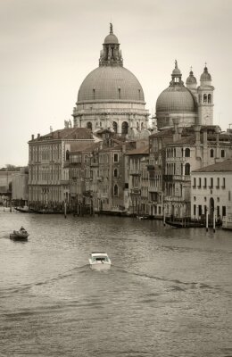 Venise: Santa Maria della Salute église le long du Canal Grande