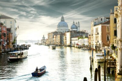 Papier peint  Venise sur fond de nuages gris