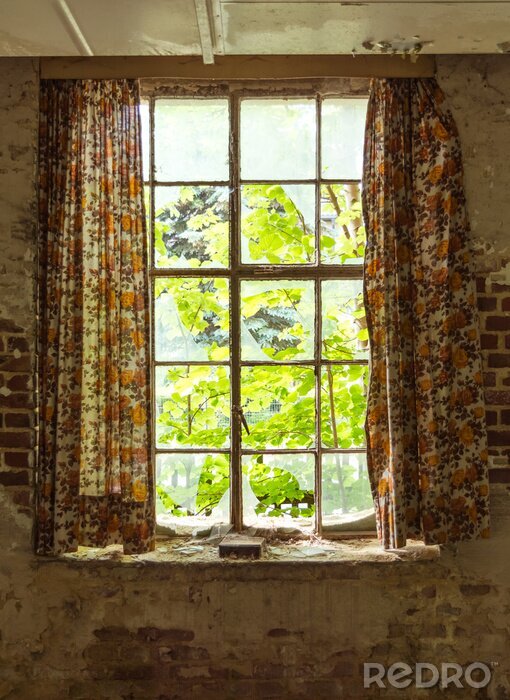 Papier peint  Vieille fenêtre avec un rideau