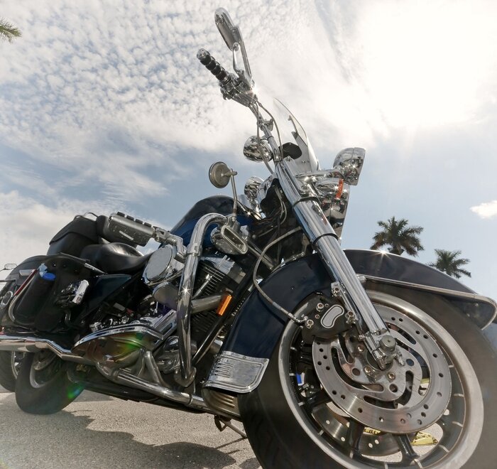 Papier peint  Vieille moto en plein soleil