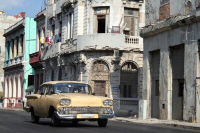 Papier peint  Vieille voiture en marche à La Havane