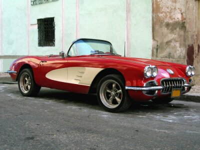 Papier peint  Vieille voiture sport à La Havane