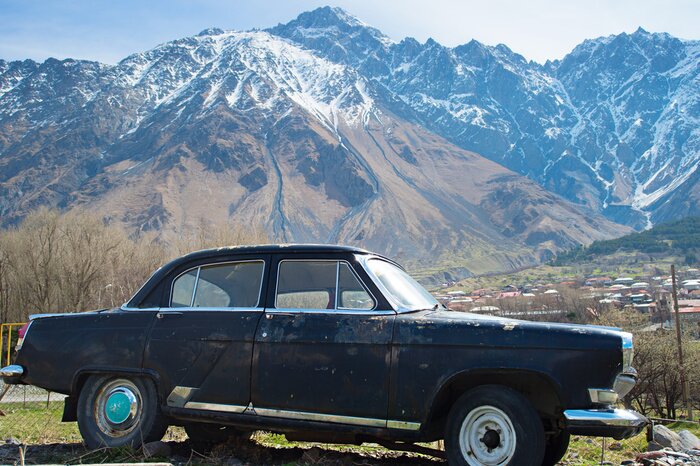 Papier peint  Vieille voiture Volga, la Géorgie
