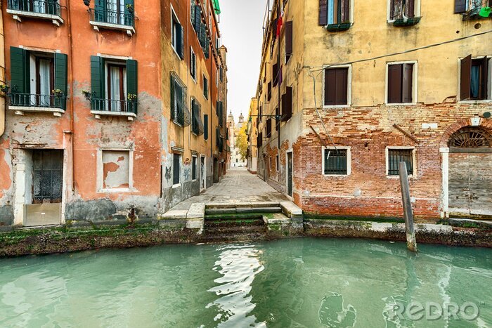 Papier peint  Vieilles maisons au bord de l'eau