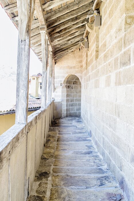 Papier peint  Vieux couloir en pierre