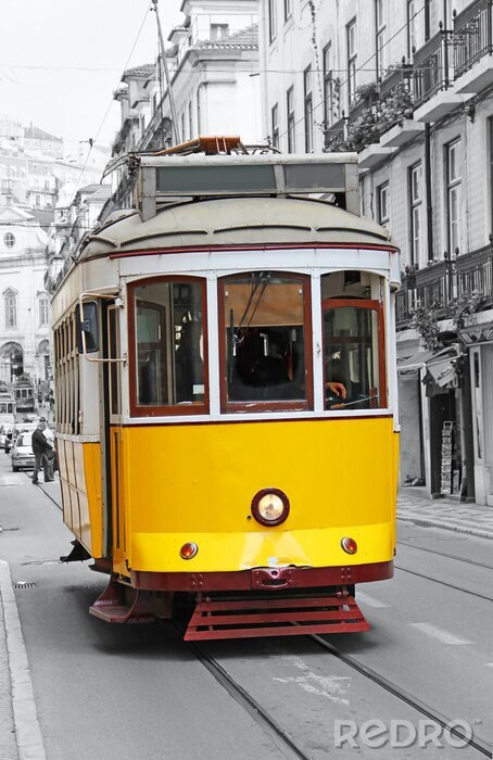 Papier peint  Vieux tramway jaune à Lisbonne
