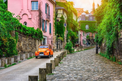Papier peint  View of old street in quarter Montmartre in Paris, France. Cozy cityscape of Paris. Architecture and landmarks of Paris. 