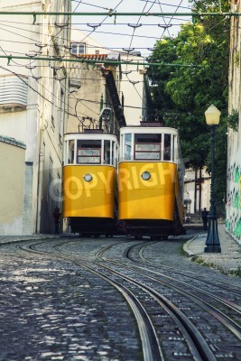 Papier peint  View of the famous lift of vintage electric tram of Gloria, located in Lisbon, Portugal.