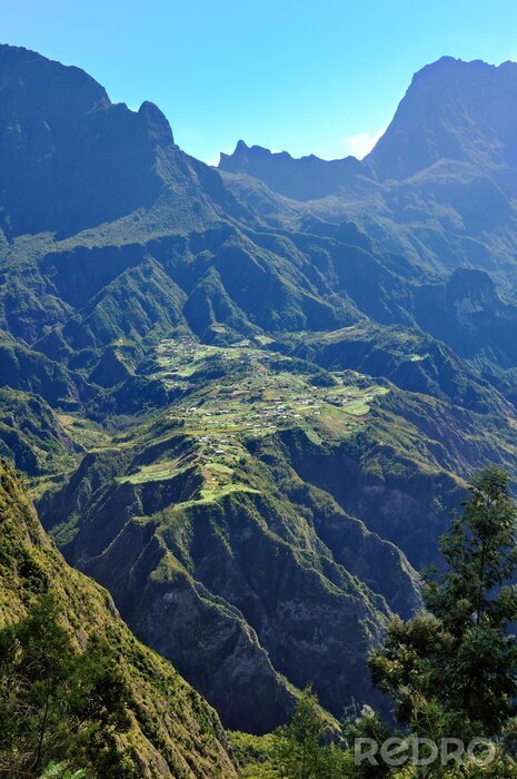 Papier peint  Village enclavé de Ilet à Cordes, le Cirque de Cilaos, La Réunion.