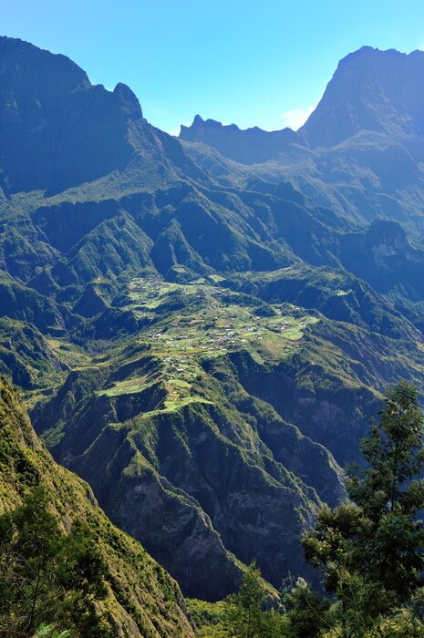 Papier peint  Village enclavé de Ilet à Cordes, le Cirque de Cilaos, La Réunion.