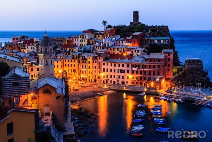 Papier peint  Village médiéval de Vernazza dans le Matin, Cinque Terre