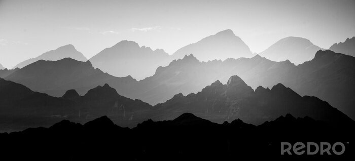 Papier peint  Vision artistique monochrome des montagnes