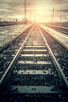Papier peint  Voie ferrée déserte au soleil