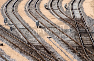Papier peint  Voie ferrée éclairée déserte